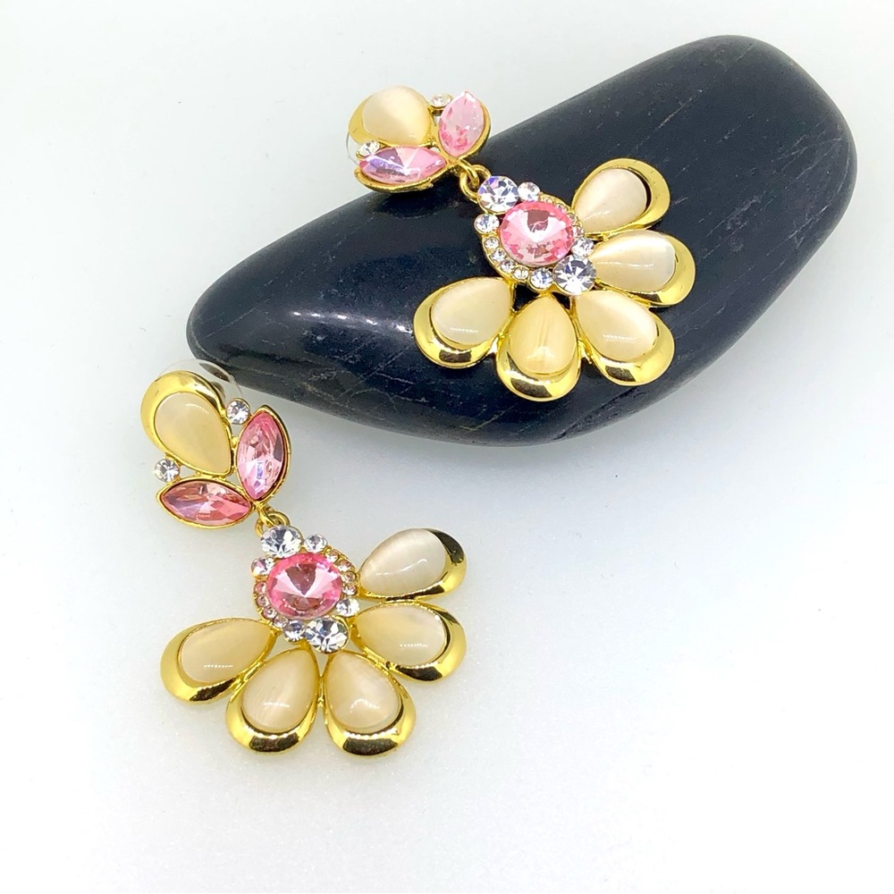 Pink Ivory Gold Clutter Teardrop Earrings - Picture 3 of 10